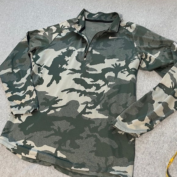 Nike Quarter Zip Athletic Longsleeve Camo Shirt Medium Outdoor Performance Green - Picture 8 of 8
